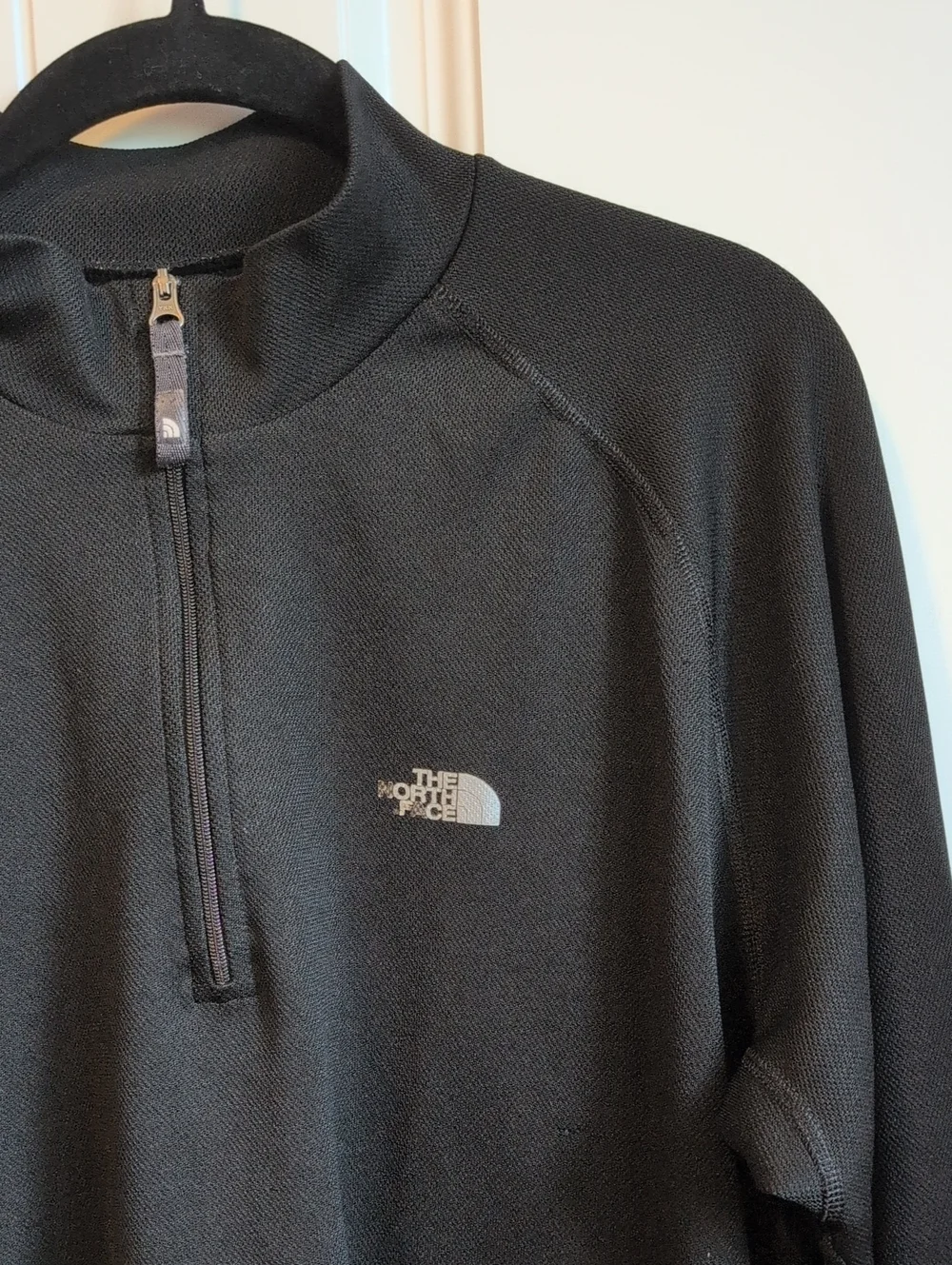 The North Face Men’s Black Quarter-Zip Pullover